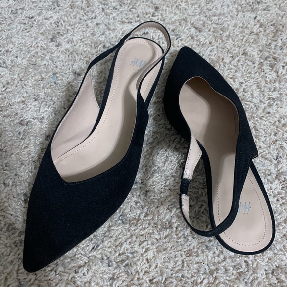 Black faux suede kitten heels from H&M - Picture 4 of 5